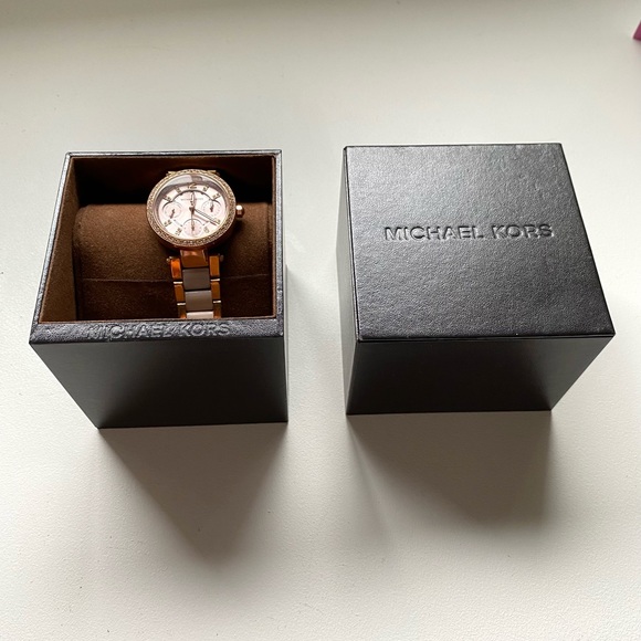 Michael Kors Watch - Picture 5 of 8